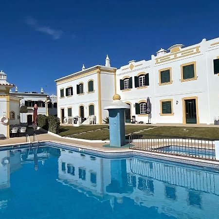 Relaxing 2 Bedroom House 5 Minutes Away From Vilamoura Marina Quarteira Eksteriør billede