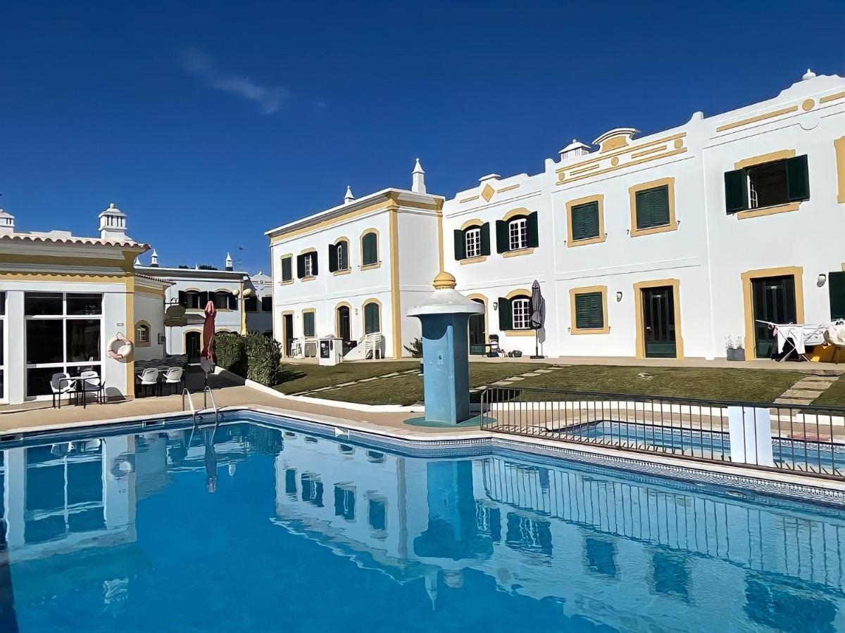 Relaxing 2 Bedroom House 5 Minutes Away From Vilamoura Marina Quarteira Eksteriør billede