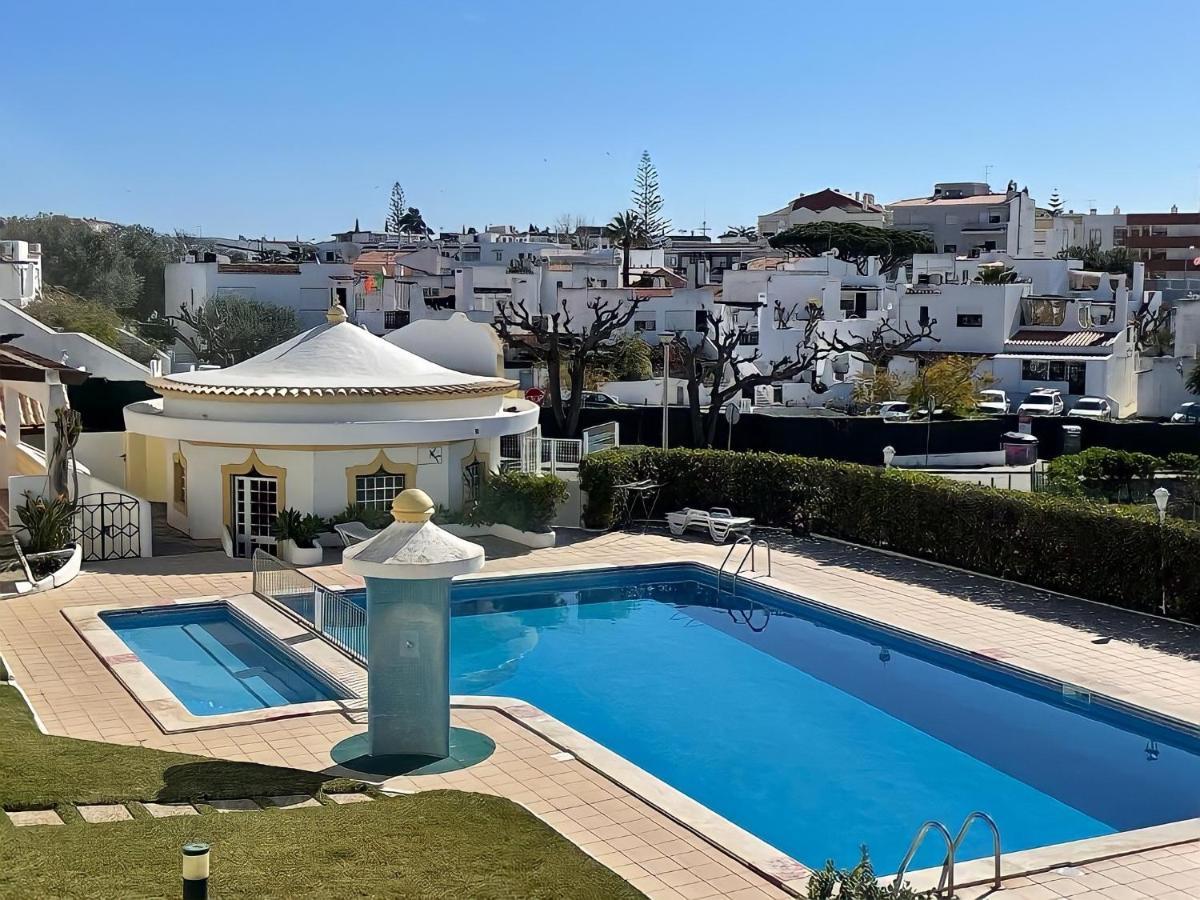 Relaxing 2 Bedroom House 5 Minutes Away From Vilamoura Marina Quarteira Eksteriør billede